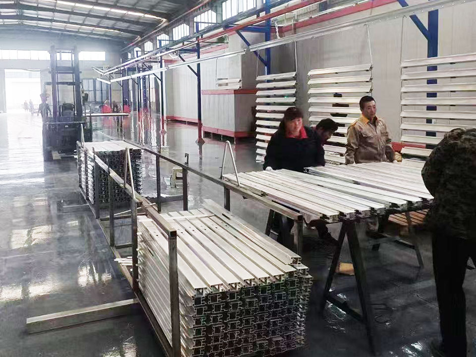 鋁合金護欄噴粉設備